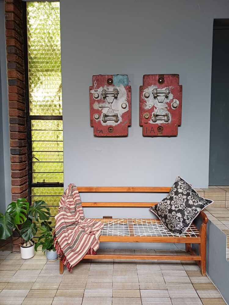Red, blue, silver wall hanging (set of 2) - Pair 1 - Image 2