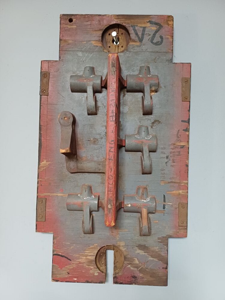 Grey & Red Industrial Pattern Mould Wall Hanging - Cam Bracket 2A-R2 - Image 7