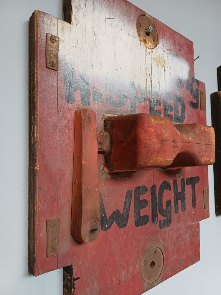 Red Industrial Pattern Mould Wall Hanging - High Speed Weight - Image 4