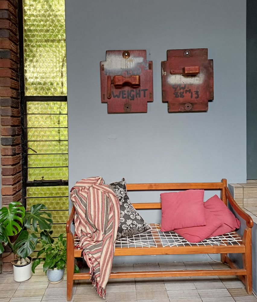 Red Industrial Pattern Mould Wall Hanging - High Speed Weight