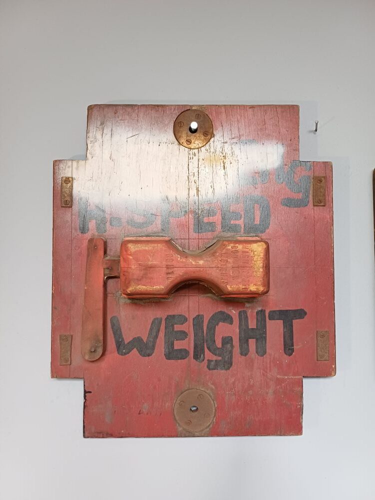Red Industrial Pattern Mould Wall Hanging - High Speed Weight - Image 2
