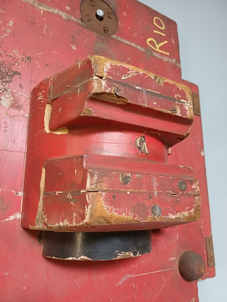 Red Industrial Pattern Mould Wall Hanging - SIMCO CA R10 - Image 5