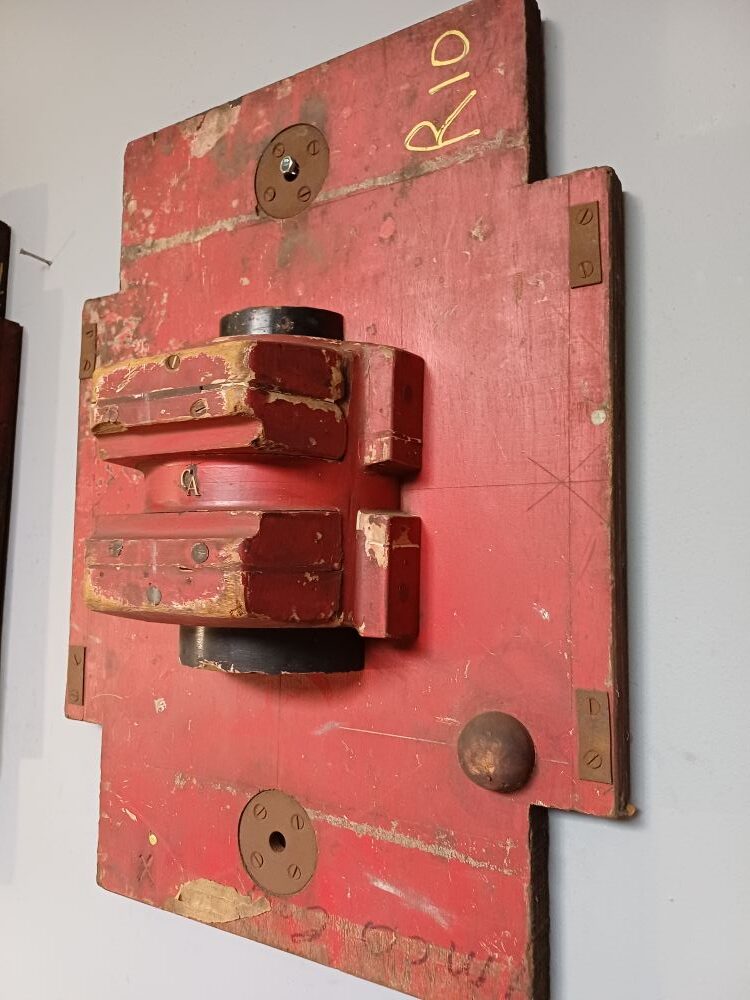 Red Industrial Pattern Mould Wall Hanging - SIMCO CA R10
