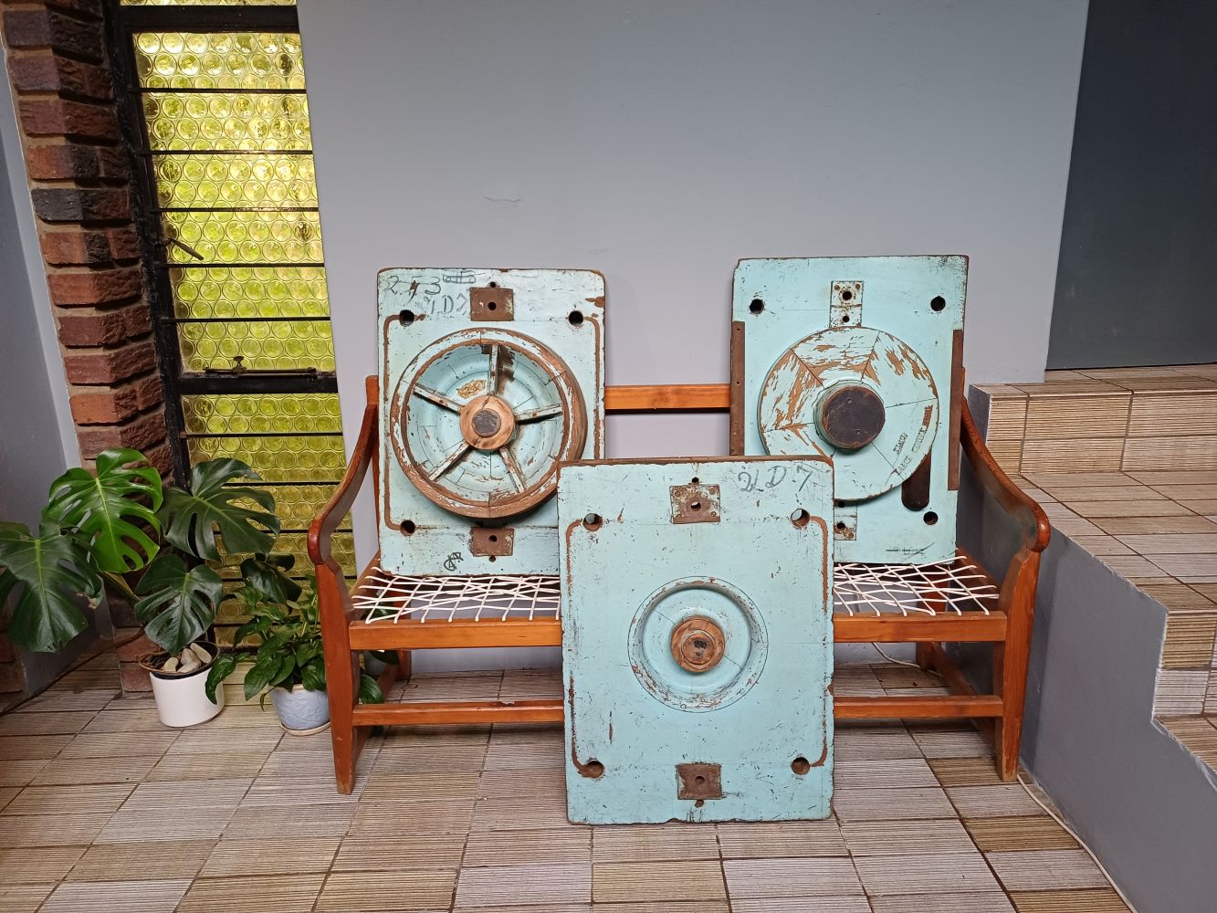 Large Industrial Pattern Mould Wall Hanging - SIMCO Blue Wheel Form (R53 / ID Series) - Image 4