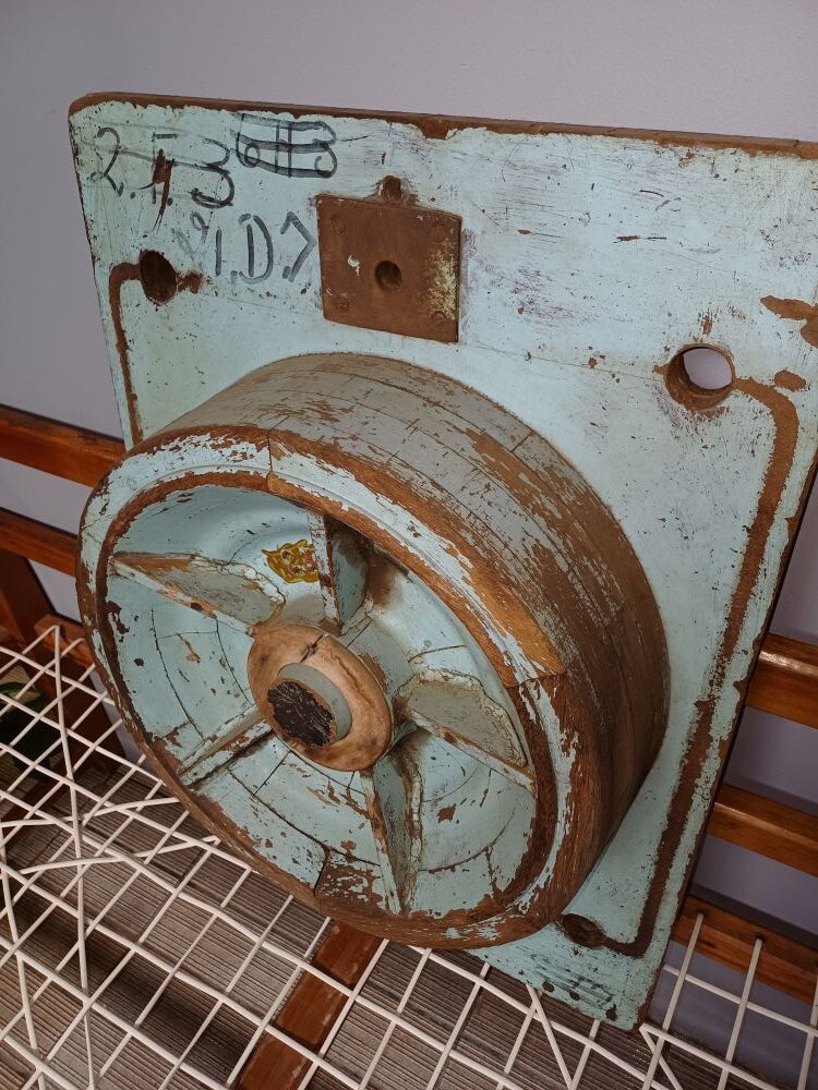 Large Industrial Pattern Mould Wall Hanging - SIMCO Blue Wheel Form (R53 / ID Series) - Image 3