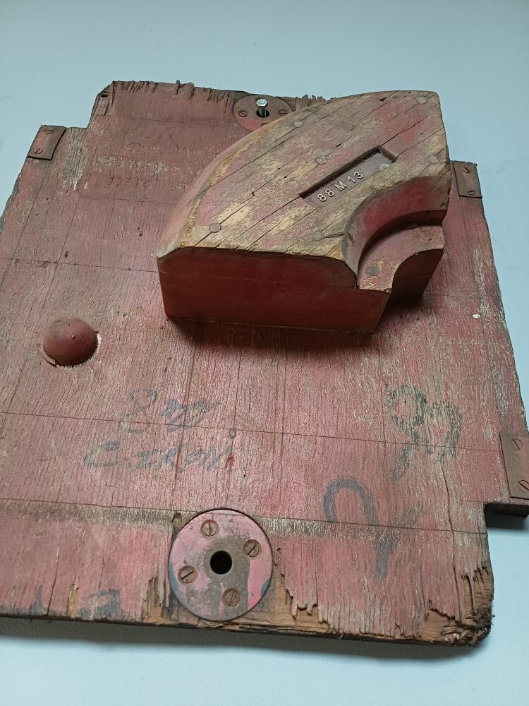 Red Industrial Pattern Mould Wall Hanging - 88 M13 C.IRON (2-B) - Image 8