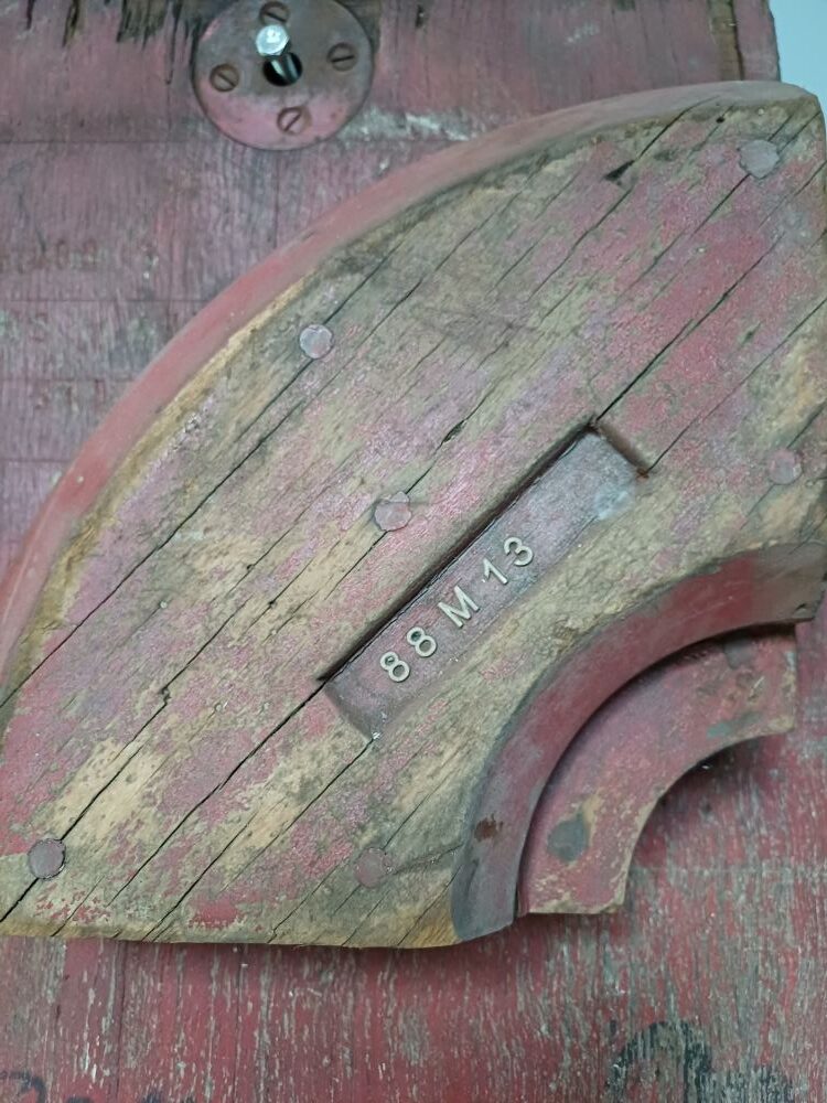 Red Industrial Pattern Mould Wall Hanging - 88 M13 C.IRON (2-B) - Image 5