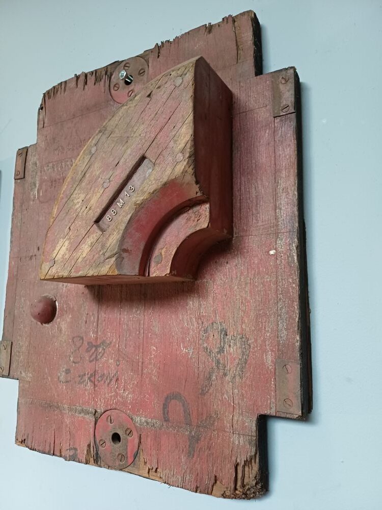 Red Industrial Pattern Mould Wall Hanging - 88 M13 C.IRON (2-B) - Image 4