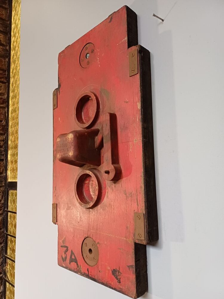 Red Industrial Pattern Mould Wall Hanging - Closed End Housing Seal 3A - Image 8