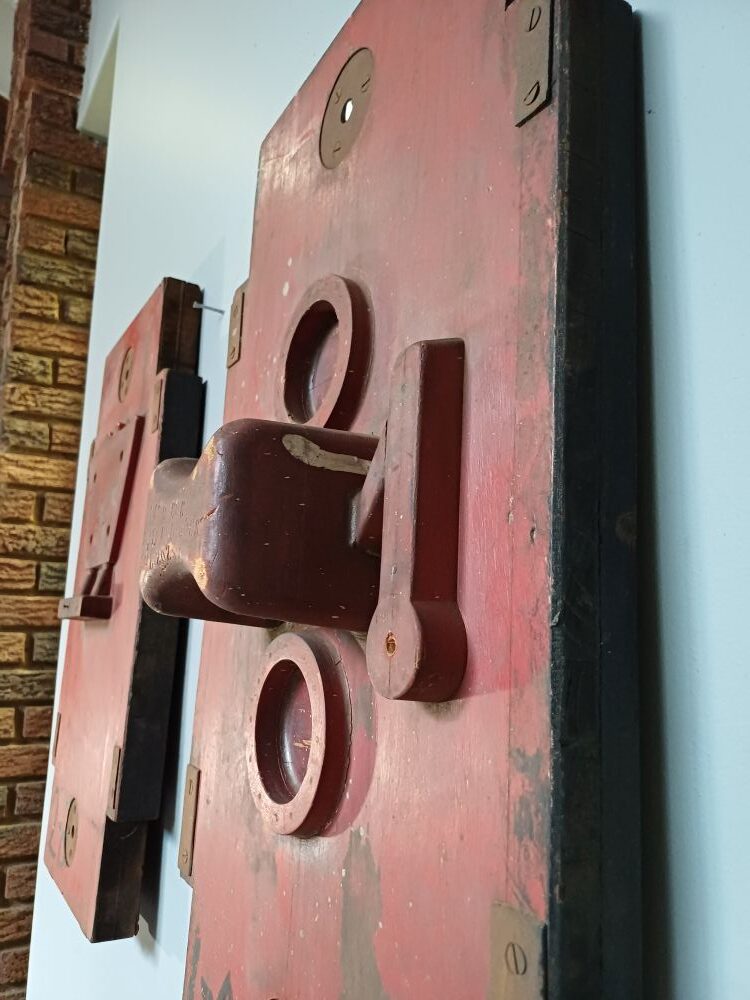 Red Industrial Pattern Mould Wall Hanging - Shaft End Housing Seal 1-A - Image 5